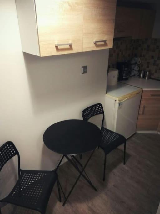 Nice& Cozy Flat 1Min From The Heart Of Athens.Wifi Luaran gambar