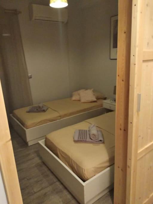 Nice& Cozy Flat 1Min From The Heart Of Athens.Wifi Luaran gambar